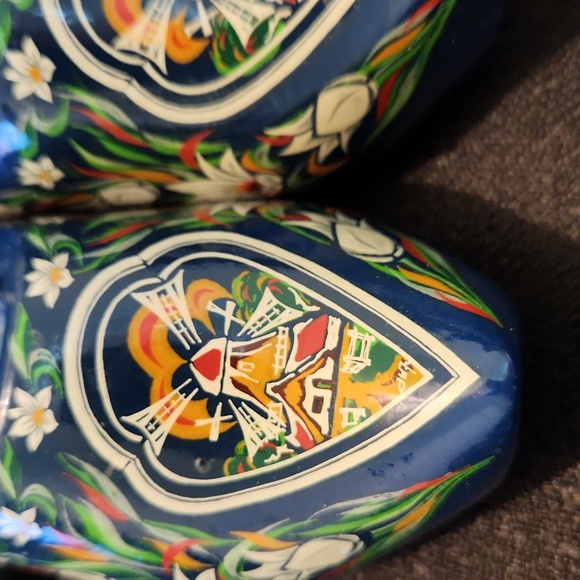 VINTAGE MINI BLUE HAND PAINTED WINDMILL WOODEN CLOGS. HOLLAND. - Picture 3 of 5